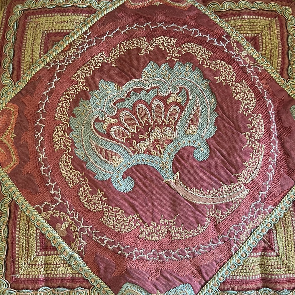 Beautiful statement pillow cover - Picture 2 of 4